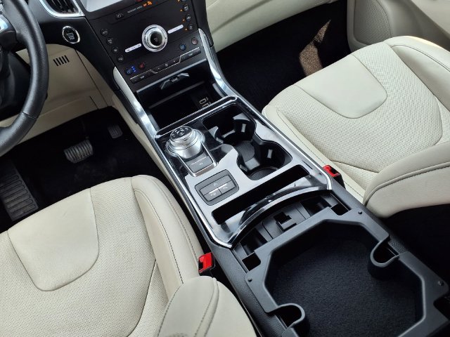 Used 2020 Ford Edge Titanium w/ Equipment Group 301A AWD/4WD image 13
