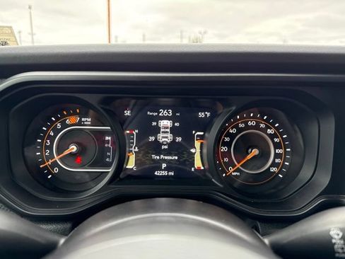 Used 2025 Jeep Wrangler Unlimited Rubicon AWD/4WD image 30