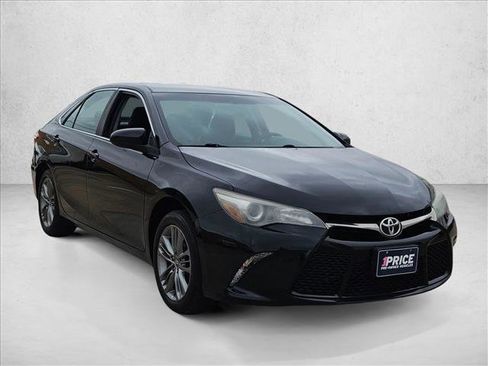 Used 2015 Toyota Camry SE image 3