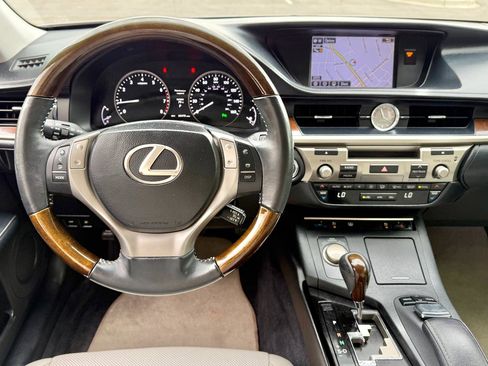 Used 2015 Lexus ES 350 w/ Luxury Package FWD image 10