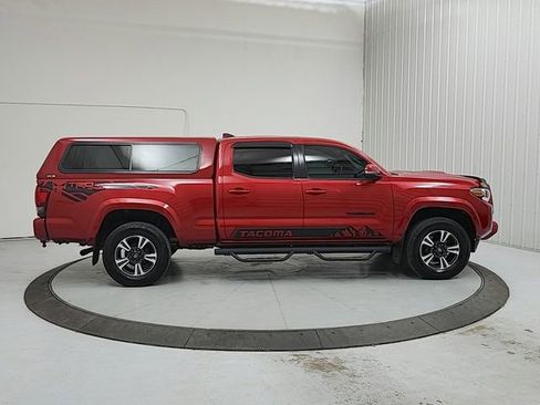 Used 2018 Toyota Tacoma TRD Sport AWD/4WD image 8
