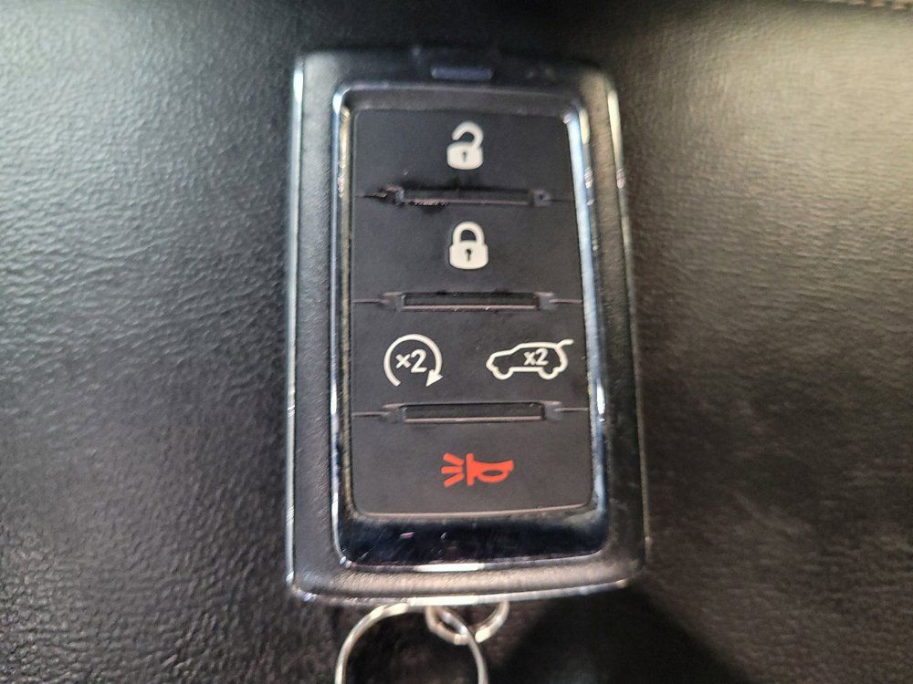 Used 2023 Jeep Grand Cherokee L Limited AWD/4WD image 32