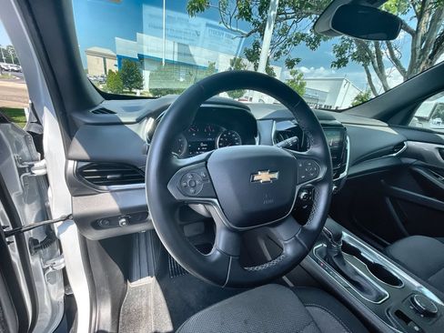 Used 2023 Chevrolet Traverse LT FWD image 10
