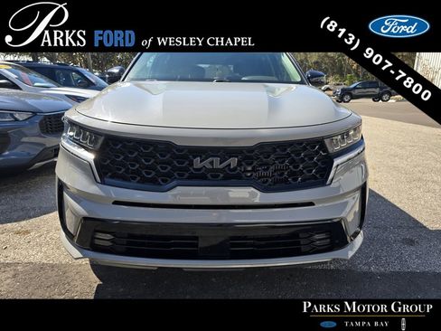 Used 2022 Kia Sorento EX w/ Panoramic Sunroof Package image 1