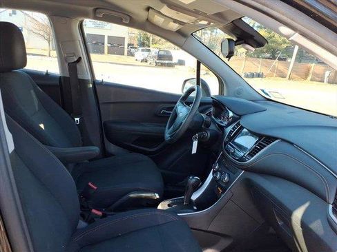 Used 2018 Chevrolet Trax LS image 24
