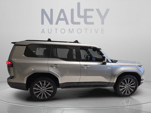 Used 2024 Lexus GX 550 w/ Accessory Package (2T) AWD/4WD image 5