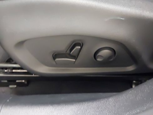 Used 2024 Jeep Compass Limited image 37