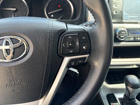 Used 2019 Toyota Highlander XLE FWD image 20