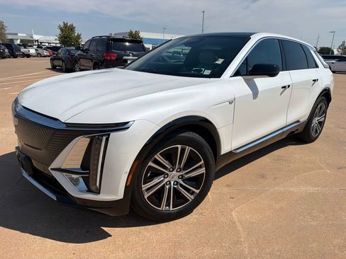 Used 2024 Cadillac Lyriq Luxury AWD/4WD image 1