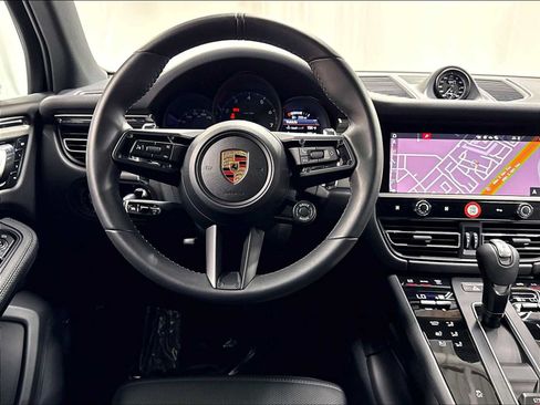 Used 2026 Porsche Macan AWD/4WD image 15