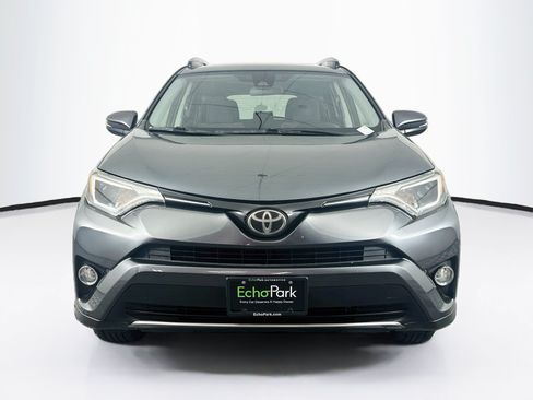 Used 2018 Toyota RAV4 XLE AWD/4WD image 2