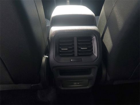 Certified 2025 Volkswagen Taos SE image 12