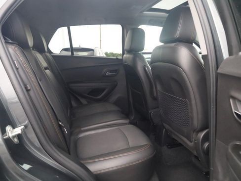 Used 2020 Chevrolet Trax LT w/ Sun & Sound Package FWD image 20