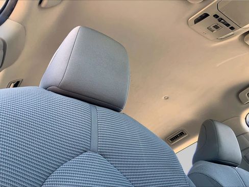 Used 2021 Toyota Highlander LE FWD image 14