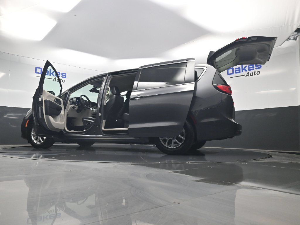 Used 2023 Chrysler Pacifica Touring-L FWD image 60