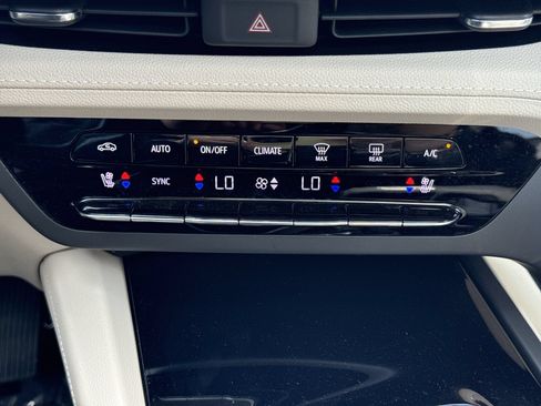 Certified 2023 Buick Envision Avenir AWD/4WD image 19