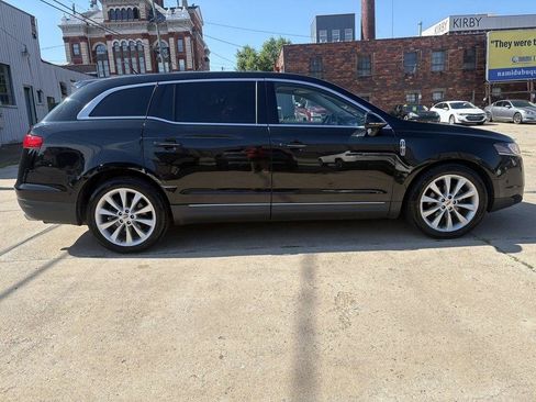 Used 2012 Lincoln MKT AWD image 9