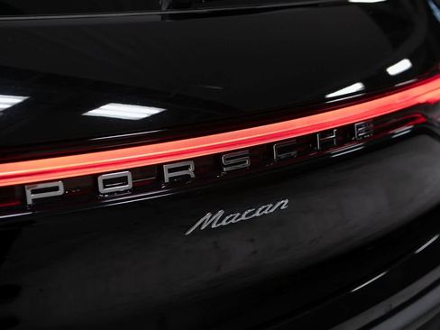 Certified 2025 Porsche Macan image 37