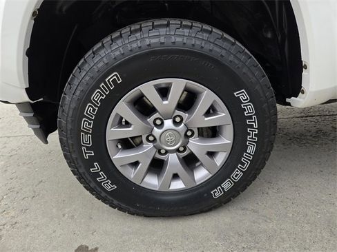 Used 2018 Toyota Tacoma SR5 image 6