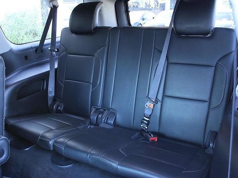 Used 2017 Chevrolet Suburban LT RWD image 20