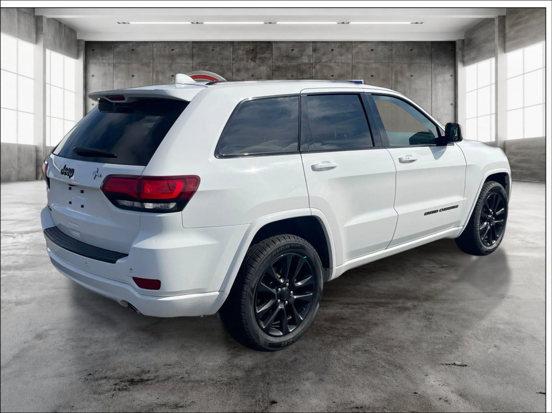 Used 2018 Jeep Grand Cherokee Altitude AWD/4WD image 5
