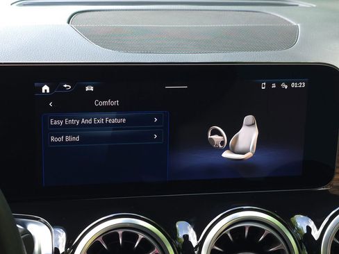 Used 2025 Mercedes-Benz EQB 300 4MATIC image 51