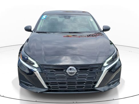 Used 2025 Nissan Altima 2.5 SV FWD image 2