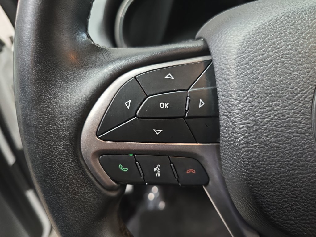 Used 2019 Jeep Grand Cherokee Limited AWD/4WD image 16
