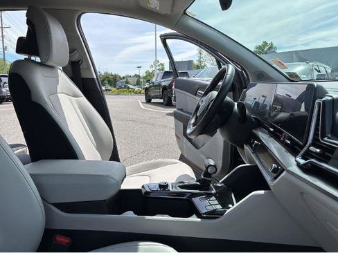 Used 2024 Kia Sportage EX FWD image 16