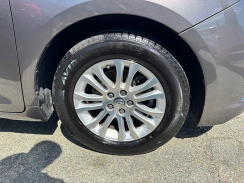 Used 2017 Toyota Sienna XLE Premium image 8