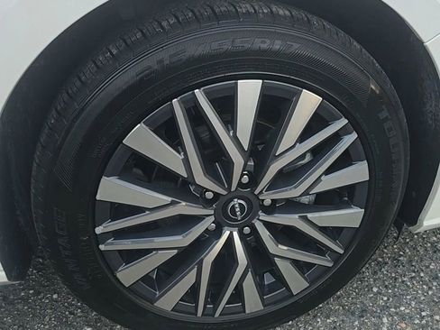 Used 2025 Nissan Altima 2.5 SV image 13