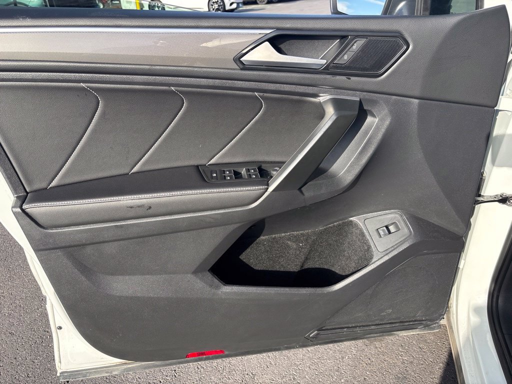 Used 2024 Volkswagen Tiguan SE R-Line AWD/4WD image 6