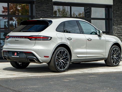 Used 2025 Porsche Macan AWD/4WD image 10