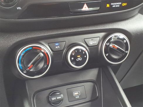 Used 2021 Hyundai Venue SE image 9