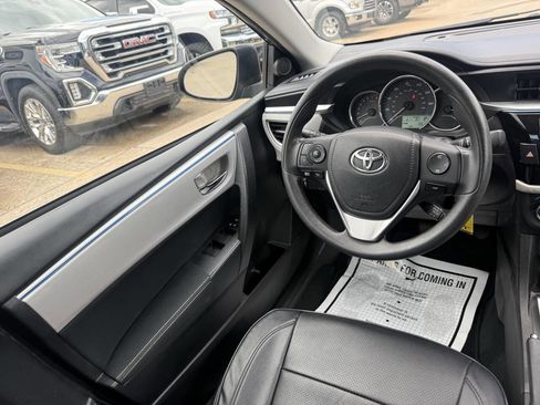 Used 2015 Toyota Corolla LE FWD image 19