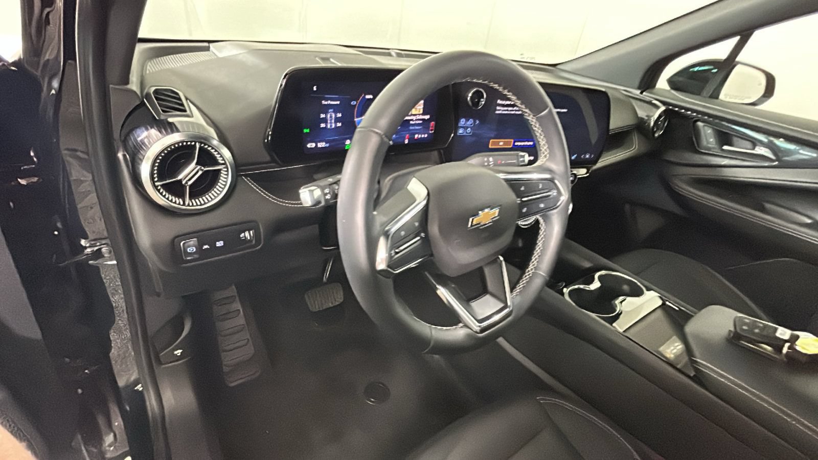 Used 2024 Chevrolet Blazer EV LT AWD/4WD image 16