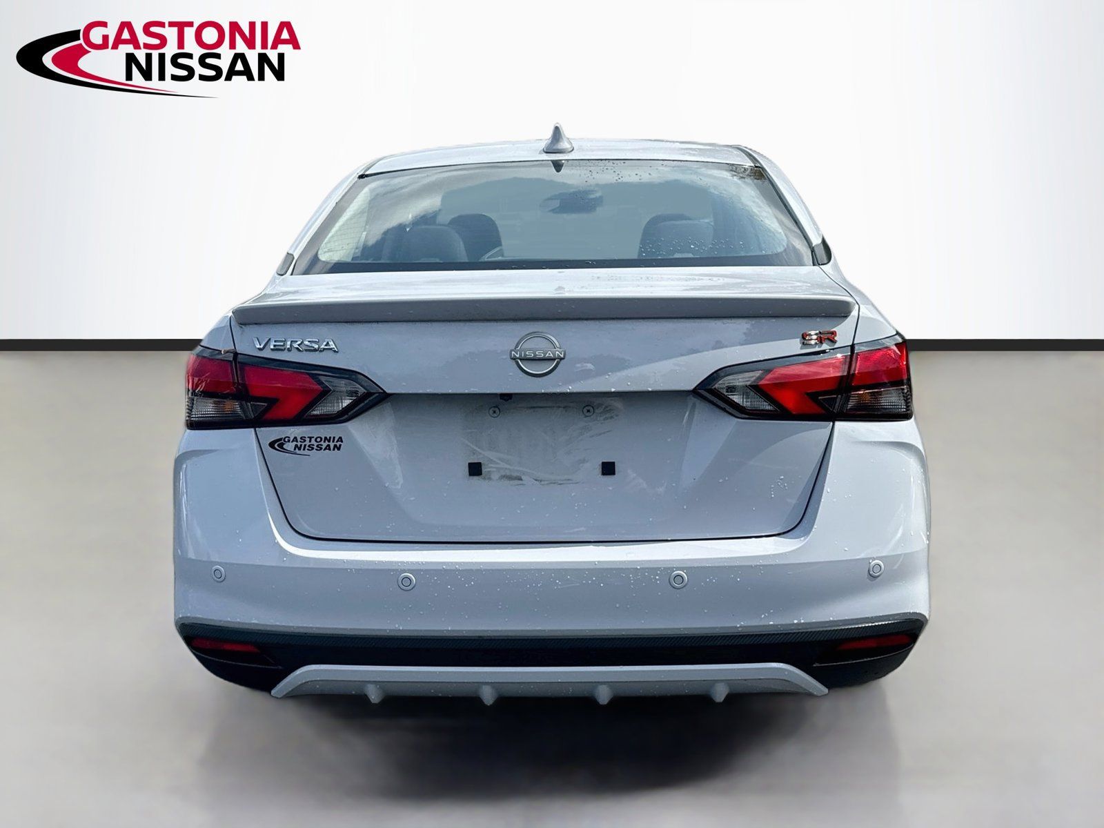 Used 2024 Nissan Versa SR FWD image 7