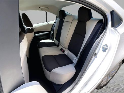 Used 2024 Toyota Corolla LE w/ LE Convenience Package FWD image 20