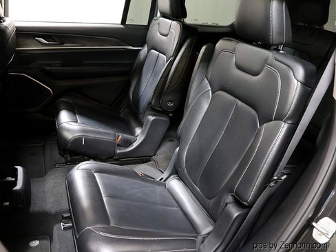 Used 2021 Jeep Grand Cherokee L Limited AWD/4WD image 11