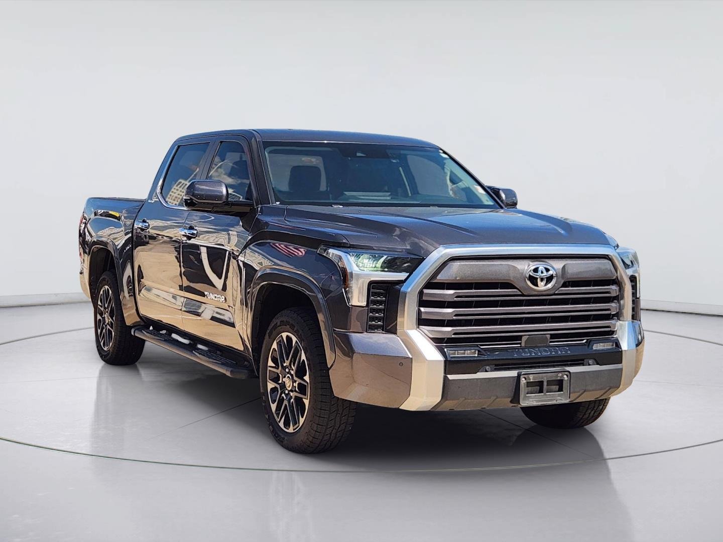 Used 2024 Toyota Tundra Limited w/ Power Package AWD/4WD image 3