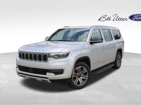 Used 2024 Jeep Wagoneer L Series II RWD image 1