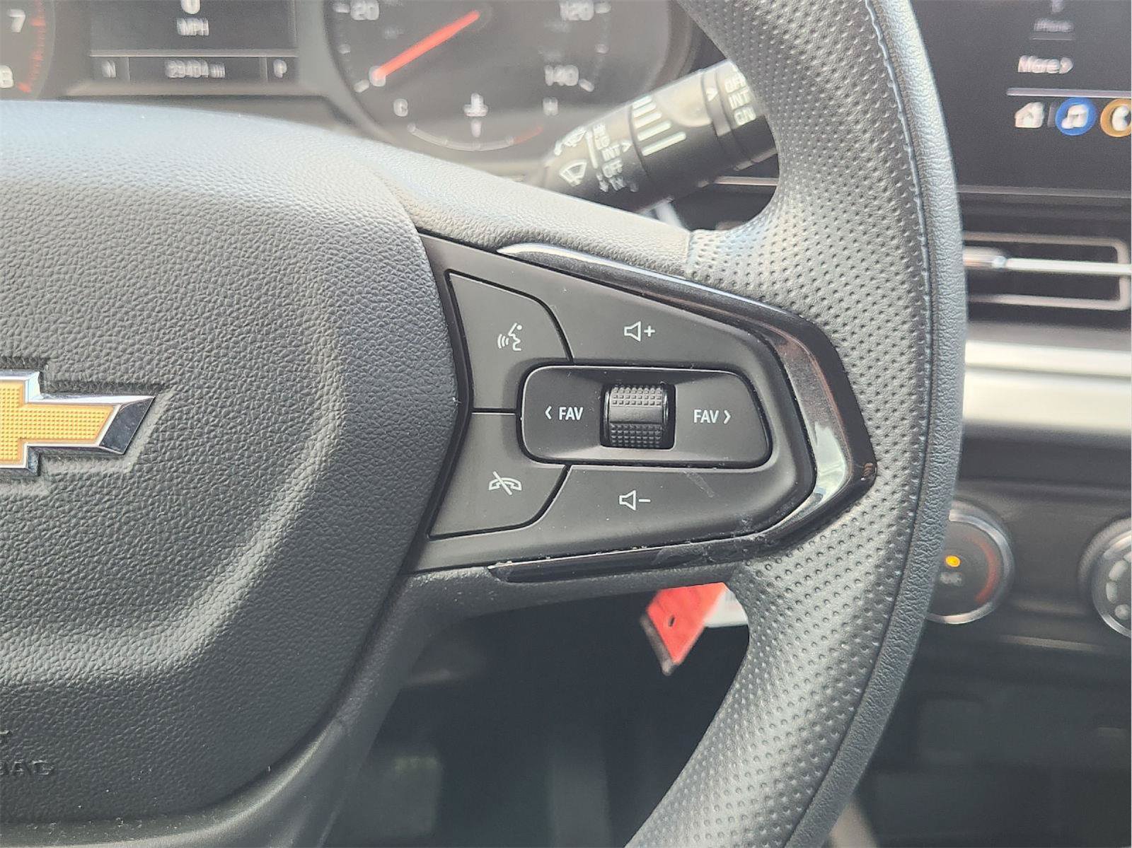 Used 2025 Chevrolet Trax LS FWD image 28