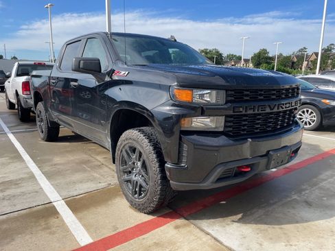 Used 2021 Chevrolet Silverado 1500 Custom Trail Boss w/ LPO, Dark Essentials Package AWD/4WD image 3