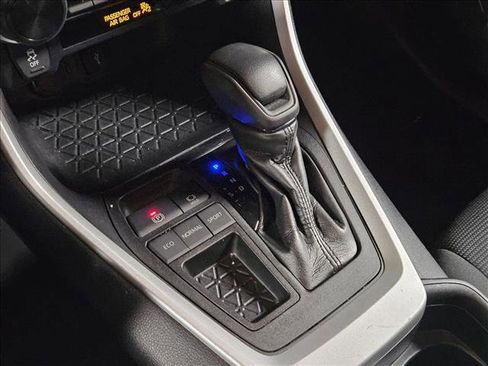 Used 2020 Toyota RAV4 LE image 12