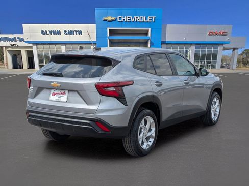 Certified 2025 Chevrolet Trax LS w/ LS Convenience Package image 8