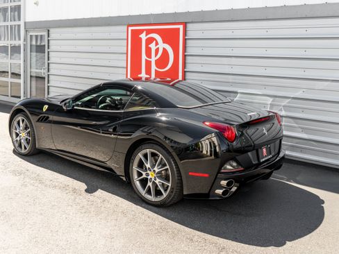 Used 2011 Ferrari California RWD image 38