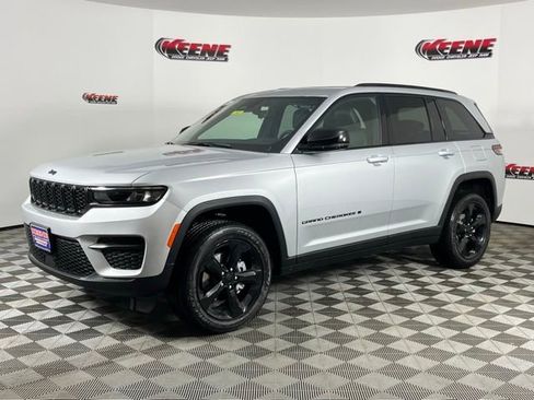 New 2025 Jeep Grand Cherokee Laredo image 5