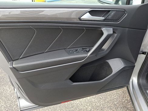 Used 2023 Volkswagen Tiguan SE R-Line image 22