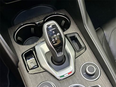 Used 2022 Alfa Romeo Giulia Ti image 16