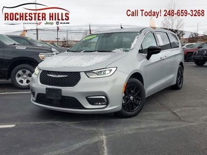 Certified 2024 Chrysler Pacifica Touring-L